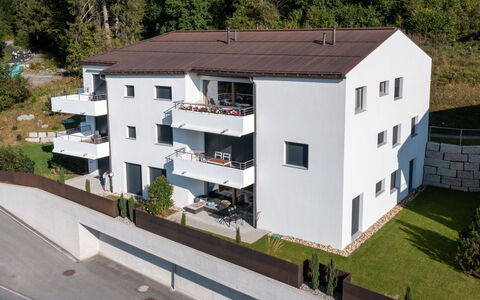 Miraselva Apt. 1.3: Meubles, Mobilier De Jardin, Table, Design Intérieur, Chaise, Tableau De Plein Air, Table Cuisine Et Salle A Manger, Ombre, Pot De Fleur, Plante D'Appartement