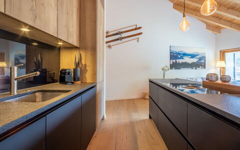 Flims 796: Cuisine, Design Intérieur, Bois, Sol, Comptoir, Plafond, Meubles, Sol, Cabinetry, Domicile