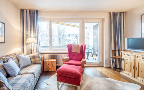 Quadra Apt. B223: Meubles, Mobilier De Jardin, Table, Design Intérieur, Chaise, Tableau De Plein Air, Table Cuisine Et Salle A Manger, Ombre, Pot De Fleur, Plante D'Appartement