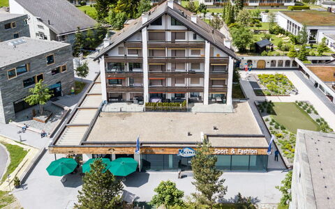 Val Signina 8-18: Meubles, Mobilier De Jardin, Table, Design Intérieur, Chaise, Tableau De Plein Air, Table Cuisine Et Salle A Manger, Ombre, Pot De Fleur, Plante D'Appartement