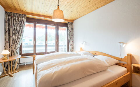 Laax 71: Bois, Chambre, Lit, Design Intérieur, Meubles, Drap De Lit, Cadre De Lit, Literie, Plafond, Domicile