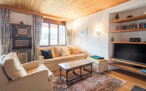 Laax 71: Meubles, Design Intérieur, Canapé, Sol, Sol, Pièce, Plafond, Salon, Bois, Éclairage