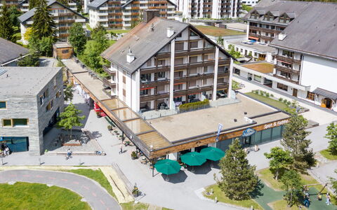 Laax 71: Bâtiment, Zone Résidentielle, Architecture, Maison, Domicile, Design Urbain, Établissements Humains, Appartement, Station De Montagne, Banlieue