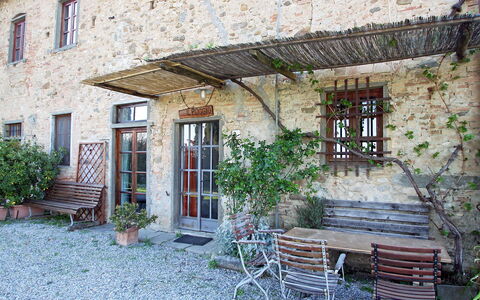 Il Poggio: Propriété, Maison, Bâtiment, Chalet, Architecture, Domicile, Immobilier, Fenêtre, Façade, Arbre