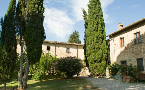 Il Poggio: Ciel, Plante, Nuage, Fenêtre, Bâtiment, Arbre, Lot Terre, Herbe, Paysage, Chalet