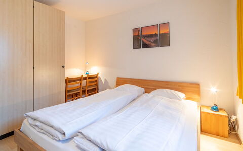 Laax 76: Lit, Design Intérieur, Chambre, Sol, Sol, Drap De Lit, Literie, Meubles, Bois, Pièce