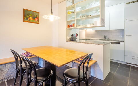 Laax 76: Design Intérieur, Sol, Meubles, Mur, Sol, Bois, Comptoir, Cuisine, Plafond, Pièce