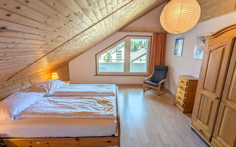 Laax 76: Meubles, Design Intérieur, Lit, Chambre, Bois, Plafond, Sol, Sol, Pièce, Drap De Lit