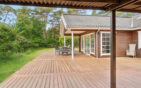 Aiyana - 2.1Km from the Sea: Bois, Parquet, Dur, Porche, Plate-Forme, Planche, Tache De Bois, Ombre, Passerelle, Structure En Plein Air