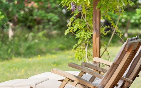 Aiyana - 2.1Km from the Sea: Bois, Mobilier De Jardin, Meubles, Dur, Chaise, Chaise Pliante, Matériau Naturel, Jardin, Lumber, Tache De Bois