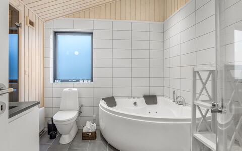 Arwed - 900M from the Sea: Luminaire Plomberie, Design Intérieur, Sol, Salle De Bains, Sol, Plafond, Évier, Robinet, Plomberie, Pièce