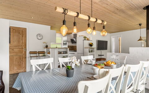 Erna - 900M from the Sea: Meubles, Mer, Chaise, Ombre, Balcon, Mobilier De Jardin, Eco Hôtel, Côte, Plate-Forme, Tache De Bois