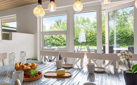 Erna - 900M from the Sea: Meubles, Mer, Chaise, Ombre, Balcon, Mobilier De Jardin, Eco Hôtel, Côte, Plate-Forme, Tache De Bois