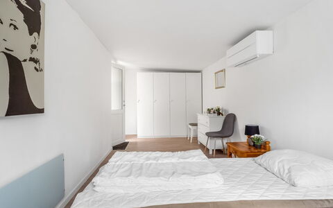 Erna - 900M from the Sea: Meubles, Mer, Chaise, Ombre, Balcon, Mobilier De Jardin, Eco Hôtel, Côte, Plate-Forme, Tache De Bois