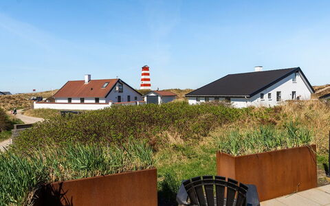 Flugha - 190M from the Sea: Meubles, Mer, Chaise, Ombre, Balcon, Mobilier De Jardin, Eco Hôtel, Côte, Plate-Forme, Tache De Bois