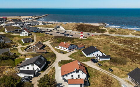 Flugha - 190M from the Sea: Paysage, Zone Résidentielle, Lot Terre, Domicile, Géologique Phénomène, Pente, Chalet, Côte, Village, Banlieue