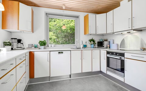 Flor - 900M from the Sea: Cuisine, Appareil De Cuisine, Principaux Appliance, Comptoir, Design Intérieur, Sol, Evier, Plafond, Domicile, Cabinetry
