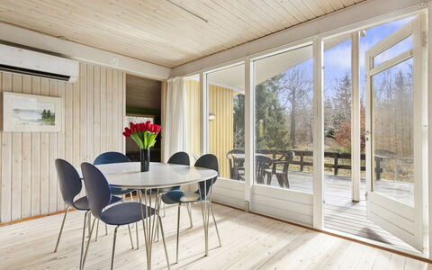 Ursula - 7Km from the Sea: Bois, Sol, Parquet, Sol, Design Intérieur, Meubles, Table Cuisine Et Salle A Manger, Plafond, Domicile, Salle À Manger