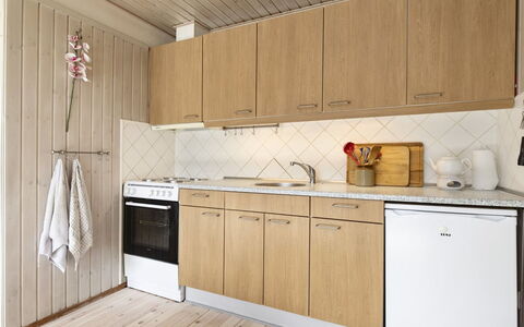 Ursula - 7Km from the Sea: Sol, Cuisine, Bois, Comptoir, Appareil De Cuisine, Sol, Principaux Appliance, Design Intérieur, Cabinetry, Évier