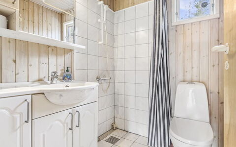 Ursula - 7Km from the Sea: Bois, Sol, Sol, Luminaire Plomberie, Design Intérieur, Évier, Salle De Bains, Lavabo, Plomberie, Pièce