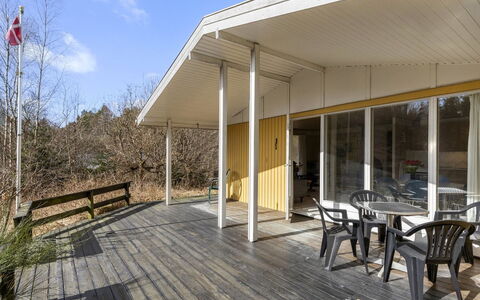 Ursula - 7Km from the Sea: Bois, Porche, Dur, Ombre, Plate-Forme, Planche, Chalet, Tache De Bois, Siding, Conception