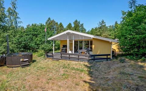 Ursula - 7Km from the Sea: Chalet, Lot Terre, Zone Rurale, Batiments Jardin, Ombre, Cabanon, Cabane En Rondins, Cour, Porche