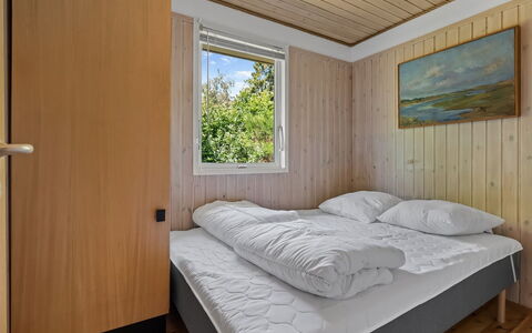 Ursula - 7Km from the Sea: Chambre, Bois, Lit, Drap De Lit, Sol, Literie, Sol, Design Intérieur, Cadre De Lit, Plafond