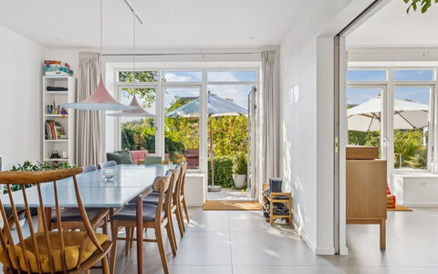 Frænde - 500M from the Sea: Meubles, Design Intérieur, Sol, Sol, Chaise, Table, Bois, Table Cuisine Et Salle A Manger, Parquet, Salle À Manger