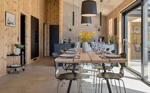 Ania - 500M from the Sea: Meubles, Bois, Table Cuisine Et Salle A Manger, Chaise, Design Intérieur, Sol, Salle À Manger, Table, Plafond, Sol