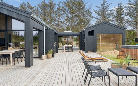 Ania - 500M from the Sea: Meubles, Chambre, Lit, Sol, Literie, Appartement, Design Intérieur, Sol, Drap De Lit, Cadre De Lit