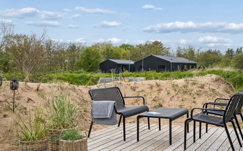 Ania - 500M from the Sea: Meubles, Chambre, Lit, Sol, Literie, Appartement, Design Intérieur, Sol, Drap De Lit, Cadre De Lit