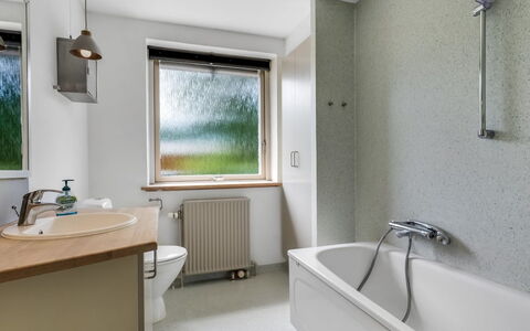 Ulv - from the Sea: Mur, Luminaire Plomberie, Sol, Design Intérieur, Salle De Bains, Robinet, Baignoire, Plafond, Sol, Plomberie