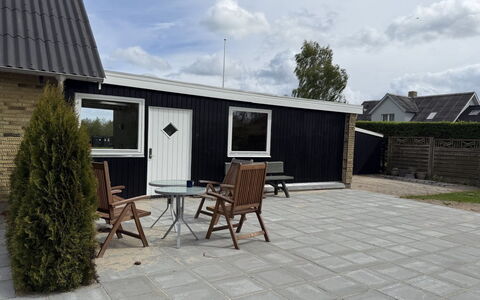 Ulv - from the Sea: Maison, Toit, Domicile, Porte, Siding, Chalet, Allée, Béton, Ombre