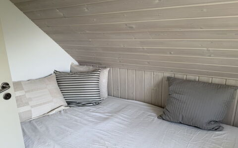 Ulv - from the Sea: Bois, Sol, Sol, Design Intérieur, Linge, Chambre, Coussin, Pièce, Oreiller