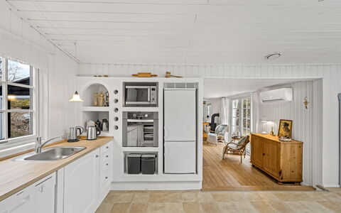 Volmer - 500M from the Sea: Sol, Bois, Sol, Plafond, Design Intérieur, Cuisine, Parquet, Meubles, Cabinetry, Principaux Appliance
