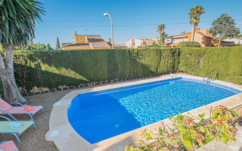 Dofins Bahia Azul: Meubles, Chambre, Lit, Sol, Literie, Appartement, Design Intérieur, Sol, Drap De Lit, Cadre De Lit