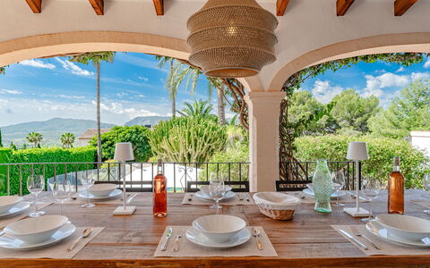 Villa Terra Montgo: Meubles, Chambre, Lit, Sol, Literie, Appartement, Design Intérieur, Sol, Drap De Lit, Cadre De Lit
