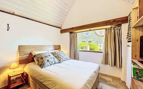 Logoden: Meubles, Chambre, Lit, Sol, Literie, Appartement, Design Intérieur, Sol, Drap De Lit, Cadre De Lit