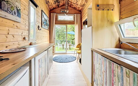 Tiny House: Meubles, Chambre, Lit, Sol, Literie, Appartement, Design Intérieur, Sol, Drap De Lit, Cadre De Lit