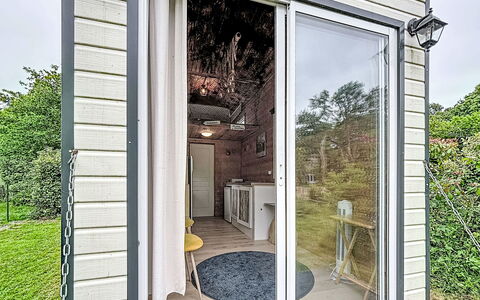 Tiny House: Meubles, Chambre, Lit, Sol, Literie, Appartement, Design Intérieur, Sol, Drap De Lit, Cadre De Lit