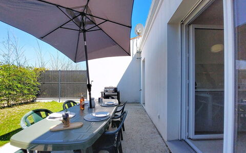 Les Bergeronettes: Meubles, Chambre, Lit, Sol, Literie, Appartement, Design Intérieur, Sol, Drap De Lit, Cadre De Lit