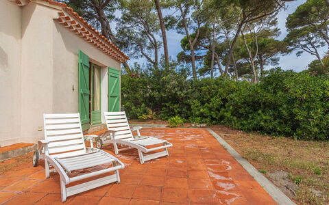 Marmul: Meubles, Chambre, Lit, Sol, Literie, Appartement, Design Intérieur, Sol, Drap De Lit, Cadre De Lit