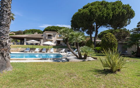 Bleu Isolella: Biens, Recours, Pelouse, Villa, Jardin, Hacienda, Aménagement Paysager, Manoir, Eco Hôtel