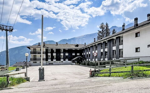 Ciasina Alpina: Herbe, Maison, Zone Rurale, Chalet, Toit, Domicile, Paysage, Plaine, Lot Terre