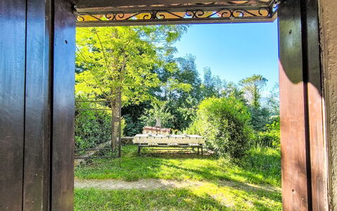 Cozy Shelten House: Herbe, Maison, Zone Rurale, Chalet, Toit, Domicile, Paysage, Plaine, Lot Terre