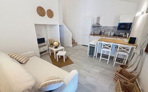 Porto Luna 1: Meubles, Sol, Design Intérieur, Sol, Bois, Pièce, Chaise, Table, Salon, Domicile