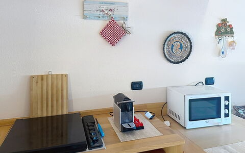 Coniglio Beach: Herbe, Maison, Zone Rurale, Chalet, Toit, Domicile, Paysage, Plaine, Lot Terre