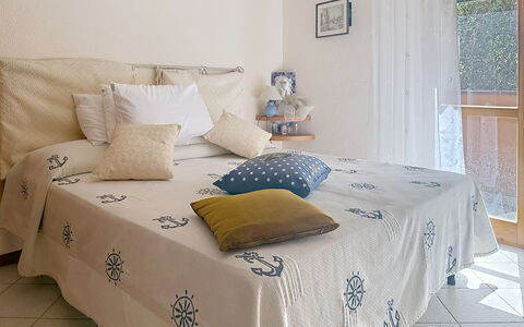 Coniglio Beach: Herbe, Maison, Zone Rurale, Chalet, Toit, Domicile, Paysage, Plaine, Lot Terre