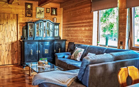 Chata Ujo: Meubles, Design Intérieur, Bois, Sol, Canapé, Sol, Plafond, Pièce, Salon, Domicile
