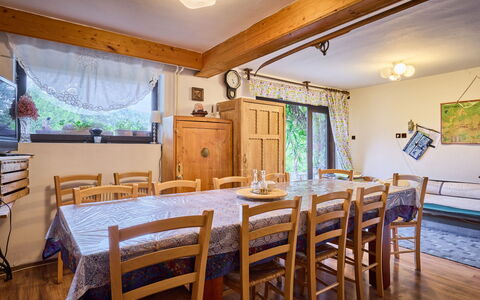 Černý: Meubles, Design Intérieur, Bois, Plafond, Salle À Manger, Table, Table Cuisine Et Salle A Manger, Chaise, Sol, Pièce